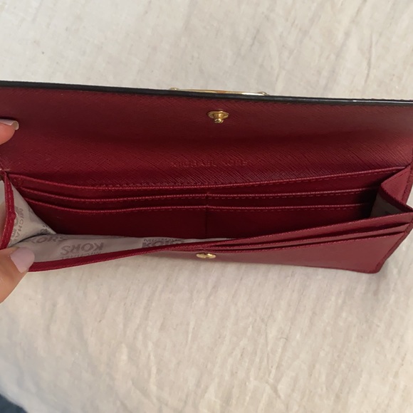 COPY - Michael Kors red wallet - Picture 4 of 5